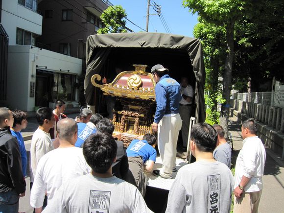  森下1丁目宮元神輿の修理